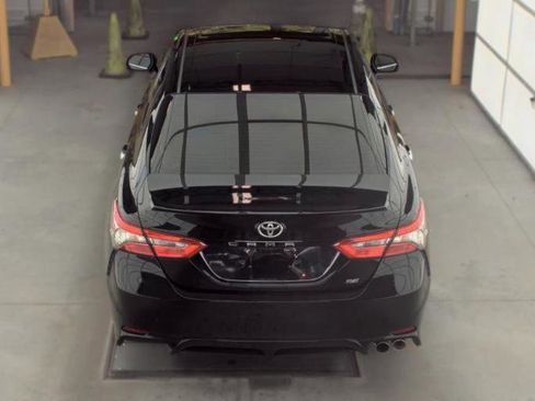 Used 2019 Toyota Camry SE FWD image 4