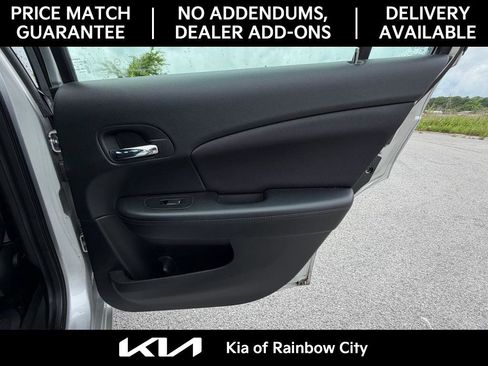 Used 2011 Chrysler 200 LX FWD image 17