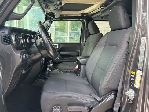 Used 2021 Jeep Gladiator Sport image 14
