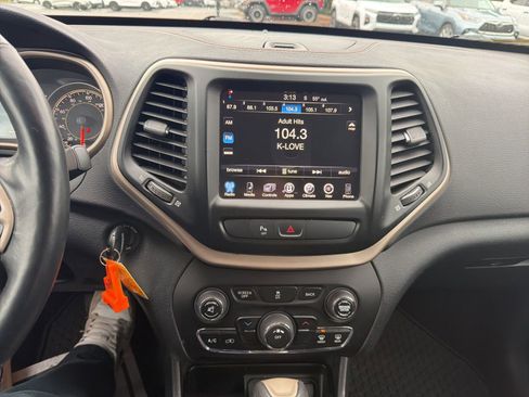 Used 2016 Jeep Cherokee 75th Anniversary image 11