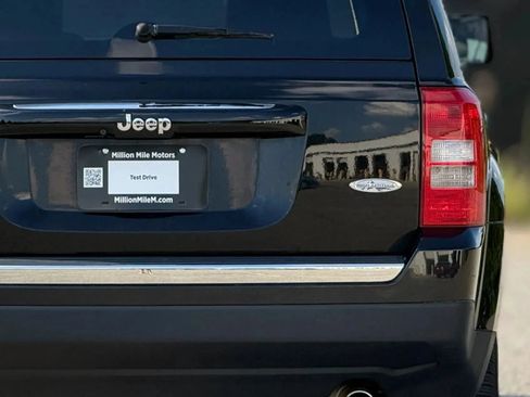 Used 2016 Jeep Patriot High Altitude AWD/4WD image 14