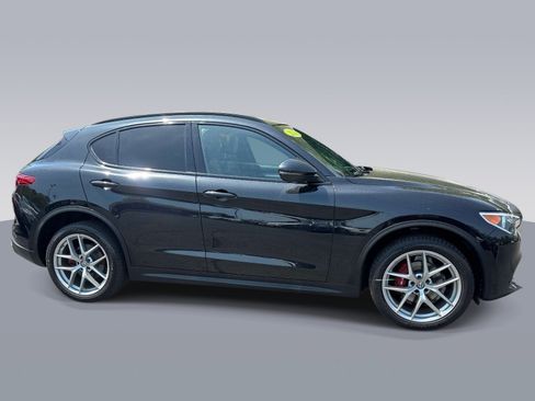 Used 2018 Alfa Romeo Stelvio Ti Sport AWD/4WD image 2