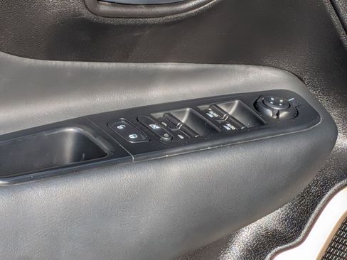 Used 2017 Jeep Renegade Trailhawk AWD/4WD image 14