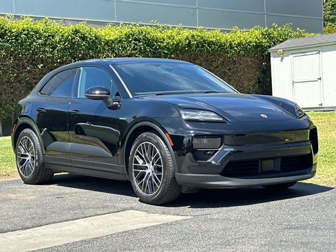 Certified 2025 Porsche Macan Electric RWD image 10