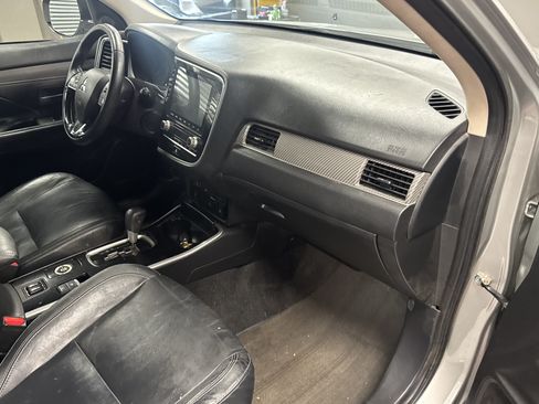 Used 2020 Mitsubishi Outlander SEL AWD/4WD image 12