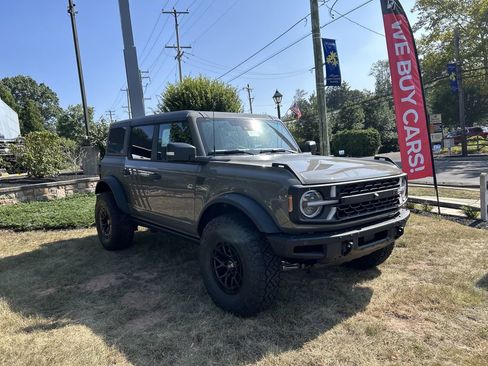 New 2025 Ford Bronco Badlands image 3