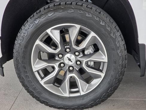 Used 2021 Chevrolet Silverado 1500 RST w/ Convenience Package II AWD/4WD image 11