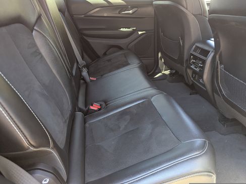 Used 2023 Jeep Grand Cherokee Altitude AWD/4WD image 11