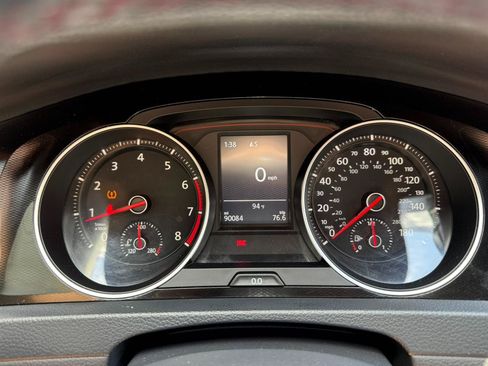 Used 2015 Volkswagen Golf 4-Door FWD image 30