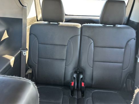 Used 2020 GMC Acadia SLT w/ Premium Package image 38