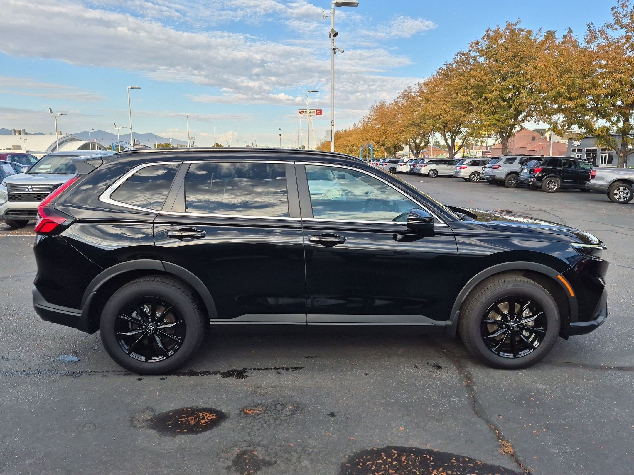 Used 2025 Honda CR-V Sport image 2