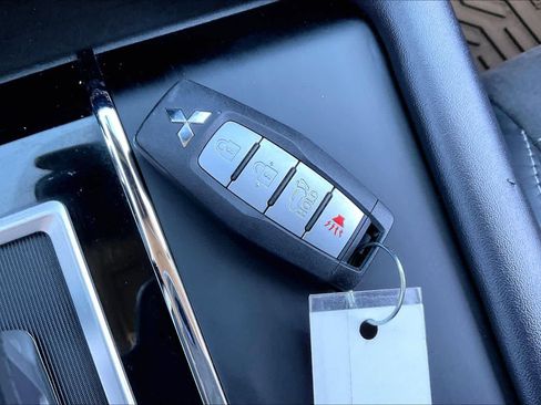 Used 2024 Mitsubishi Outlander SE image 15