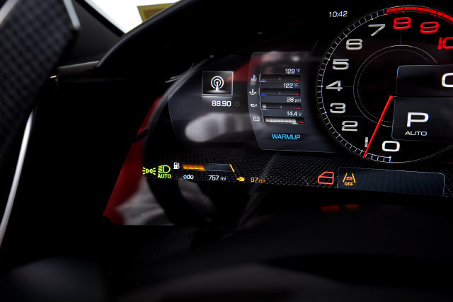 Certified 2025 Ferrari Roma Spider RWD image 38