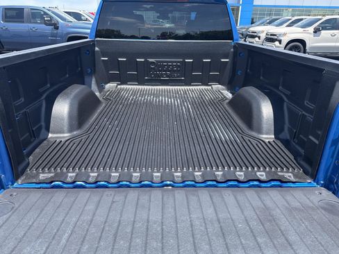 Used 2022 Chevrolet Silverado 1500 LT AWD/4WD image 12