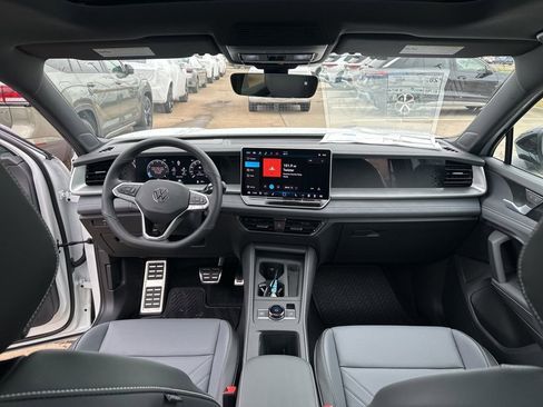 New 2026 Volkswagen Tiguan SE R-Line FWD image 12