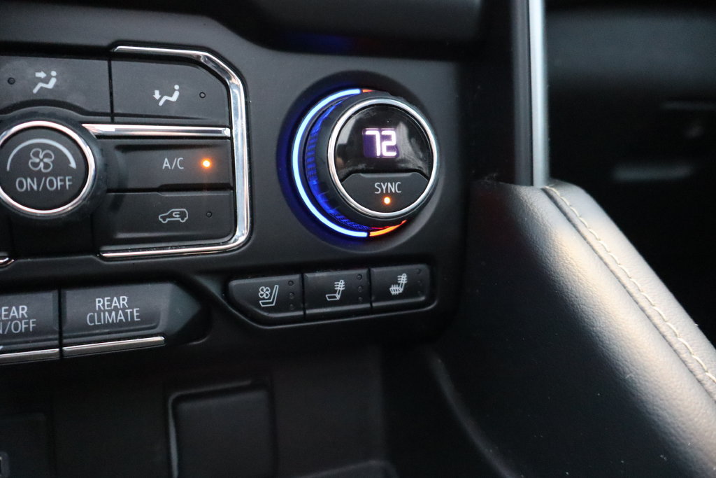Used 2023 Chevrolet Tahoe Premier AWD/4WD image 12