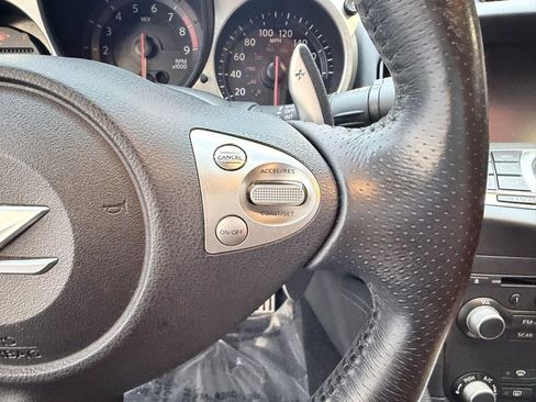 Used 2015 Nissan 370Z Touring RWD image 17