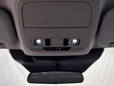 Used 2025 Ford Explorer Active AWD/4WD image 57