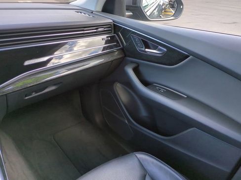 Used 2019 Audi Q8 Premium Plus w/ Premium Plus image 16