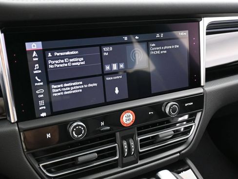 Certified 2026 Porsche Macan AWD/4WD image 21