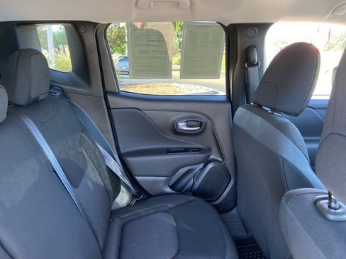 Used 2023 Jeep Renegade Latitude AWD/4WD image 21