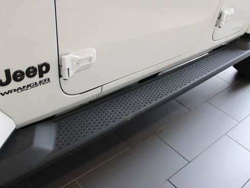 Used 2021 Jeep Wrangler Unlimited Sahara image 33