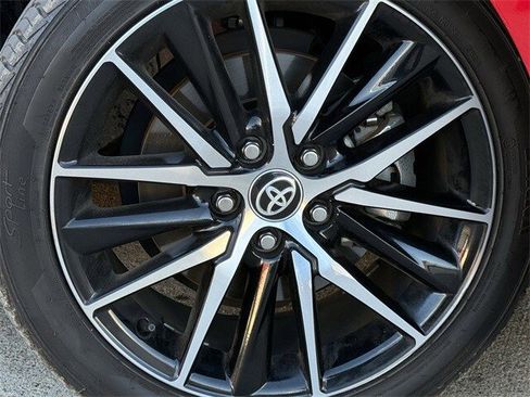 Used 2023 Toyota Camry SE image 8