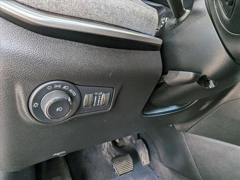 Used 2024 Jeep Compass Latitude image 16