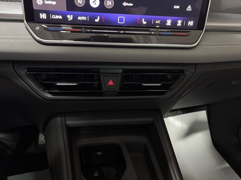 New 2026 Volkswagen Tiguan SE image 23