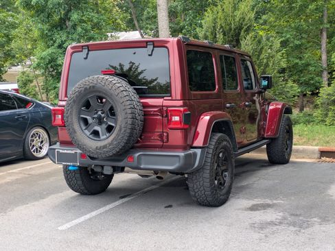 Used 2022 Jeep Wrangler Unlimited Sahara w/ Cold Weather Group AWD/4WD image 3