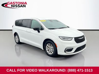 Used 2024 Chrysler Pacifica Touring