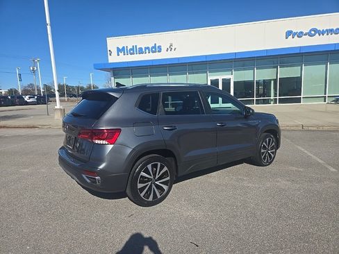Used 2023 Volkswagen Taos SE w/ Panoramic Sunroof Package image 7