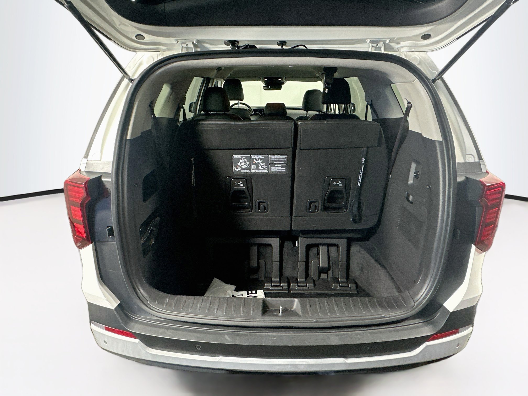 Used 2026 Kia Carnival FWD image 30