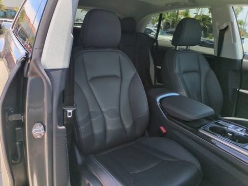 Used 2019 Audi Q8 Premium Plus AWD/4WD image 34