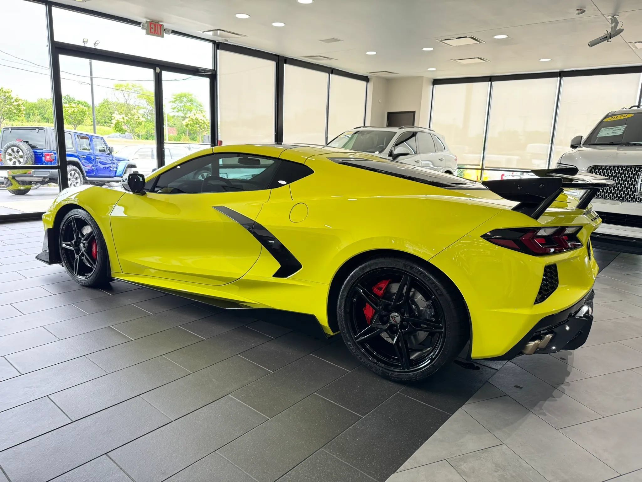 Used 2023 Chevrolet Corvette Stingray Coupe w/ Z51 Performance Package RWD image 28