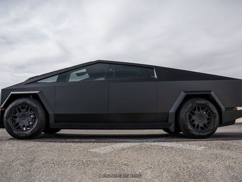 Used 2024 Tesla Cybertruck Cyberbeast AWD/4WD image 3