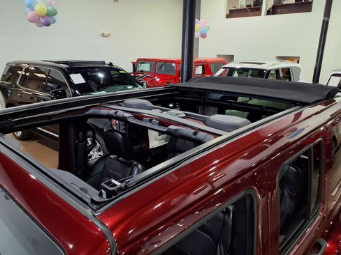 Used 2021 Jeep Wrangler Unlimited Sahara image 9