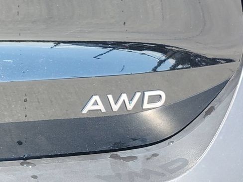 Used 2025 Nissan Kicks SV AWD/4WD image 12