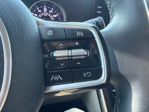 Used 2023 Kia Carnival LX FWD image 50