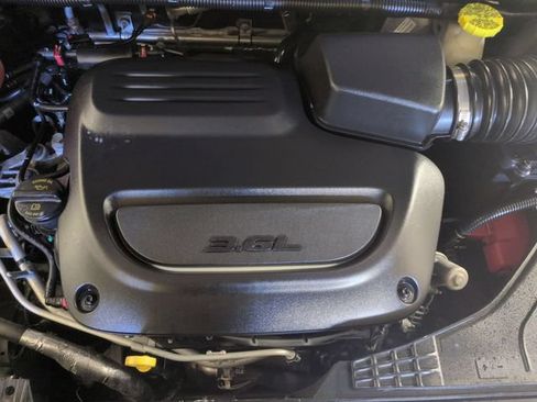 Used 2023 Chrysler Pacifica Touring-L FWD image 30