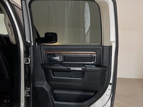 Used 2013 RAM 2500 Laramie w/ Convenience Group image 17