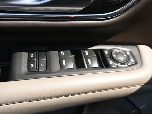 Used 2022 Chevrolet Tahoe LT w/ Luxury Package RWD image 15
