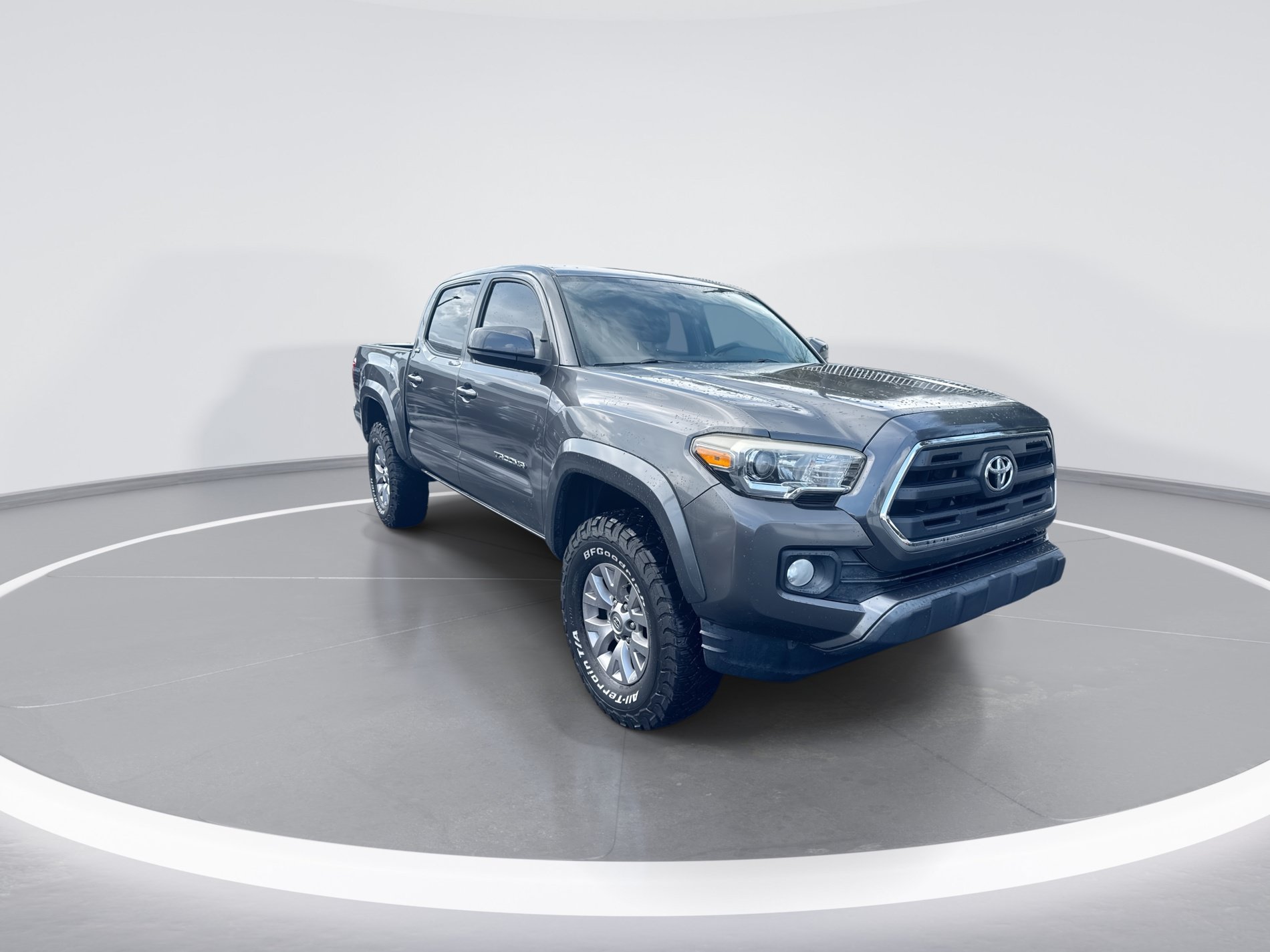 Used 2016 Toyota Tacoma SR5 RWD image 2
