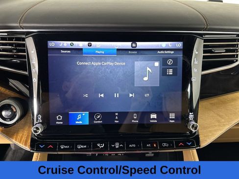 Used 2024 Jeep Grand Wagoneer L Series III AWD/4WD image 15