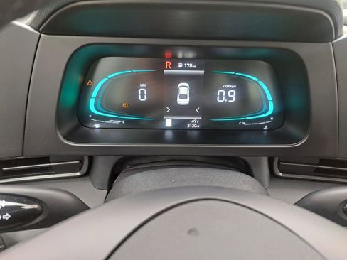 Used 2025 Hyundai Elantra Sport image 12