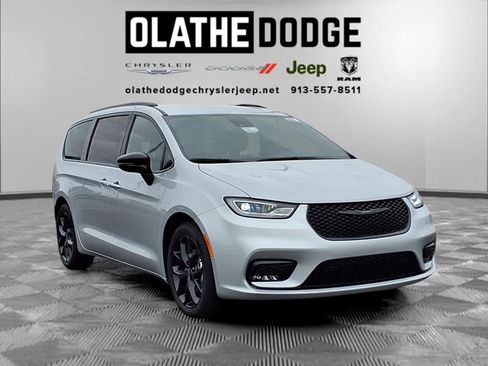 New 2026 Chrysler Pacifica Select image 30