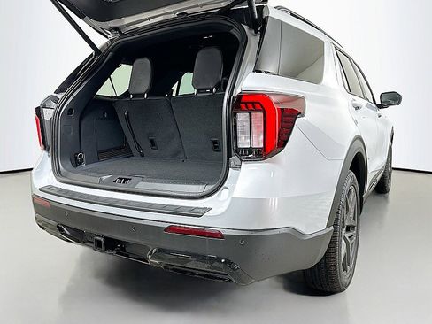 New 2026 Ford Explorer ST-Line w/ ST-Line Street Pack image 18
