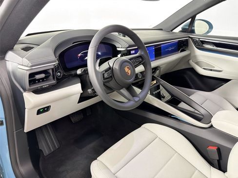 Used 2026 Porsche Macan Electric RWD image 4