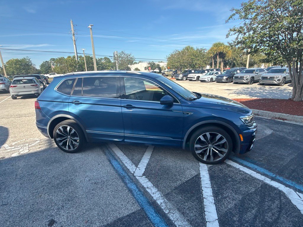 Used 2018 Volkswagen Tiguan SEL Premium w/ R-Line Package FWD image 8