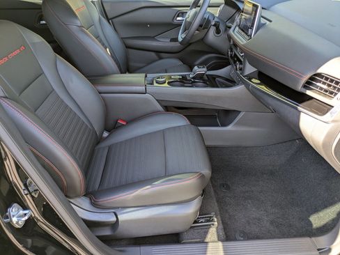 Certified 2025 Nissan Rogue SV image 19